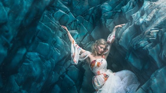Поющие Сирены на фоне исландских пейзажей Поющие Сирены на фоне исландских пейзажей